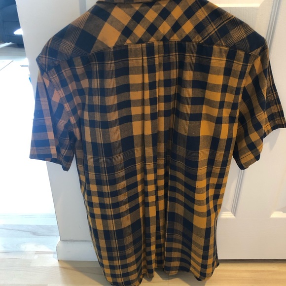 Short sleeve button down - Picture 2 of 3